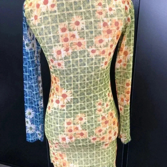 Altar’d State Mesh Patchwork Daisy print, long sleeve,fitted/bodycon,pullover - Picture 4 of 10